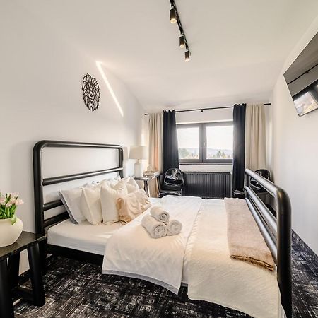 Golden Lion House Bed&Breakfast รูเมีย ภายนอก รูปภาพ