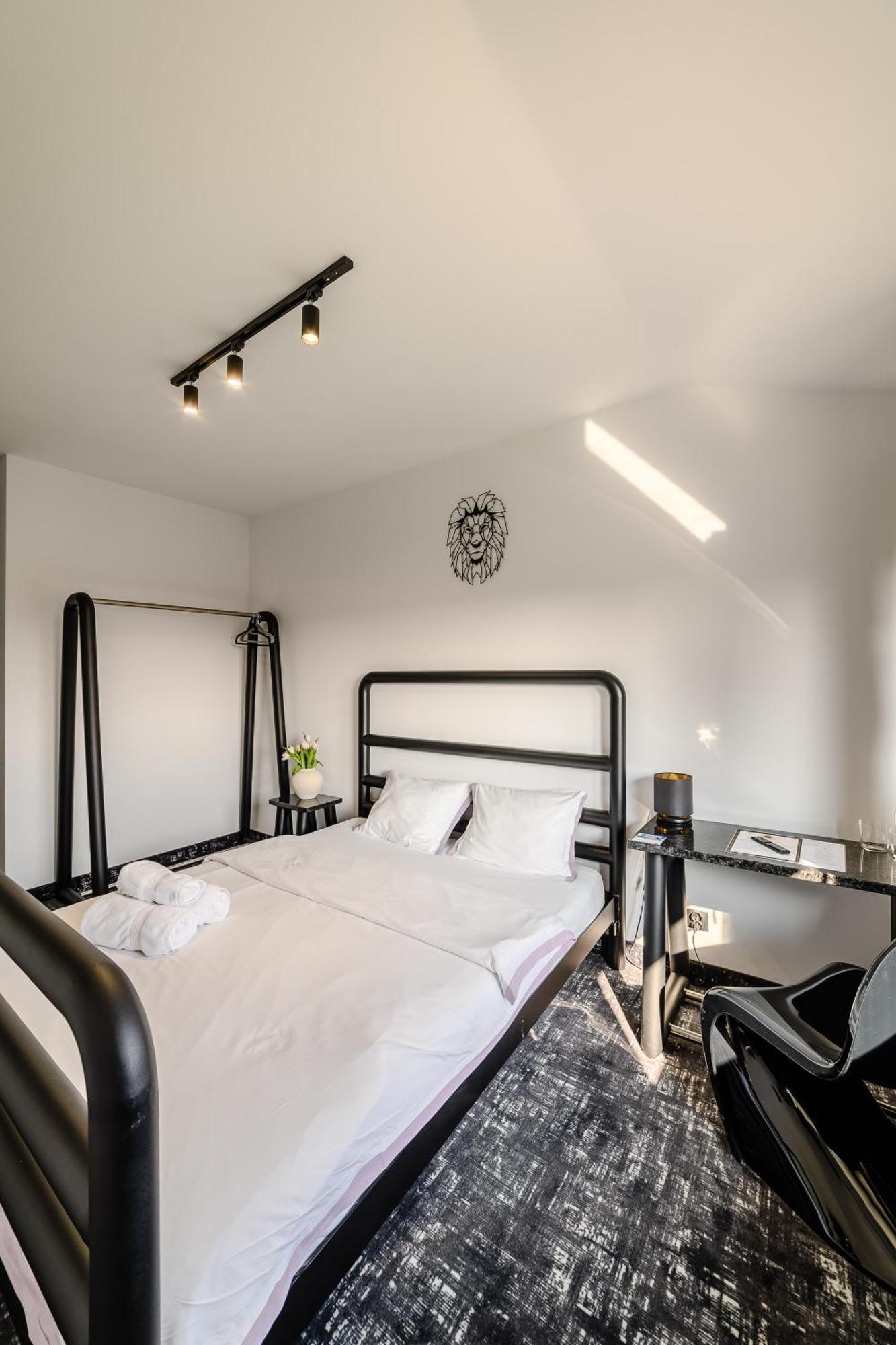Golden Lion House Bed&Breakfast รูเมีย ภายนอก รูปภาพ