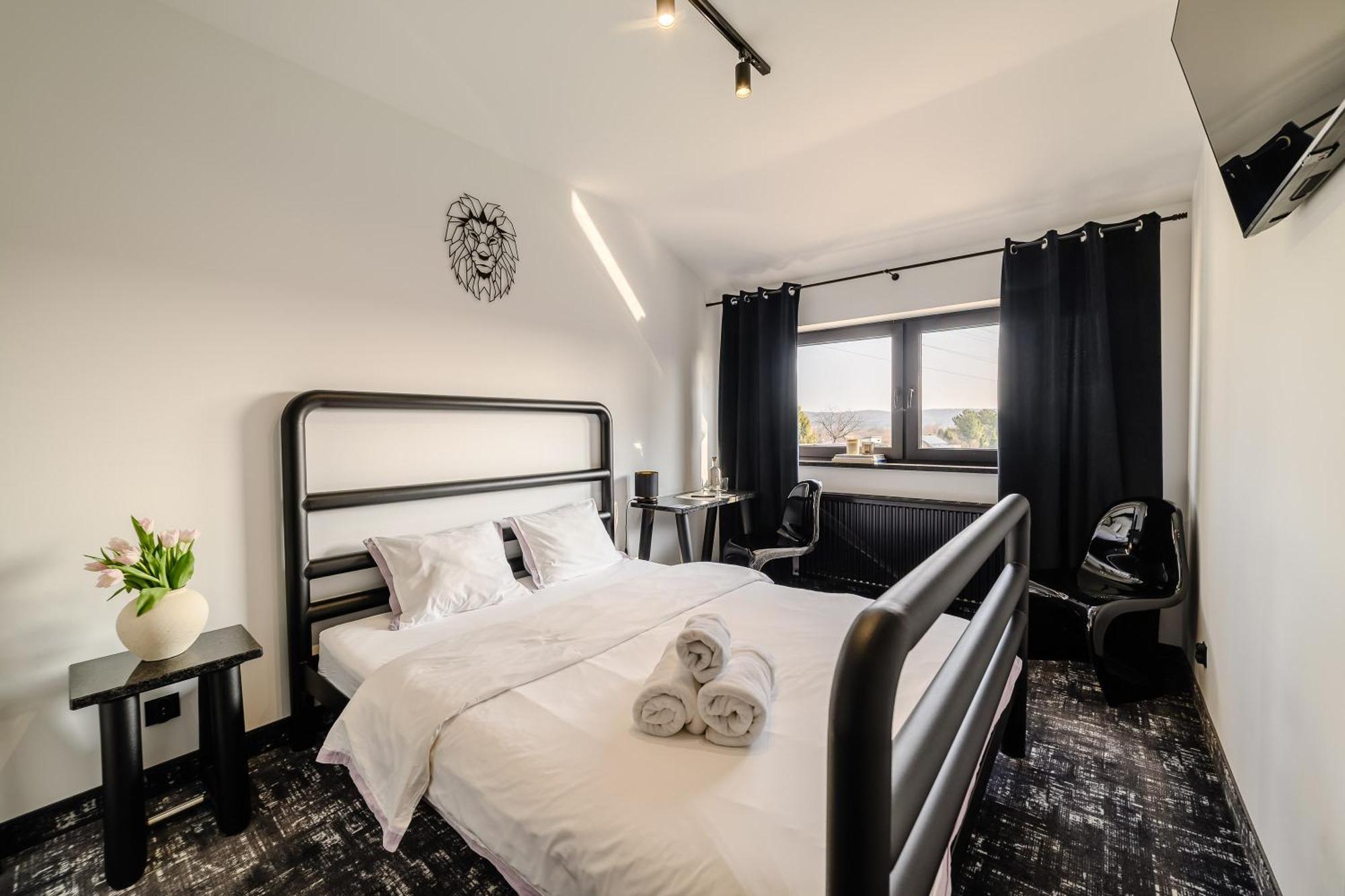 Golden Lion House Bed&Breakfast รูเมีย ภายนอก รูปภาพ