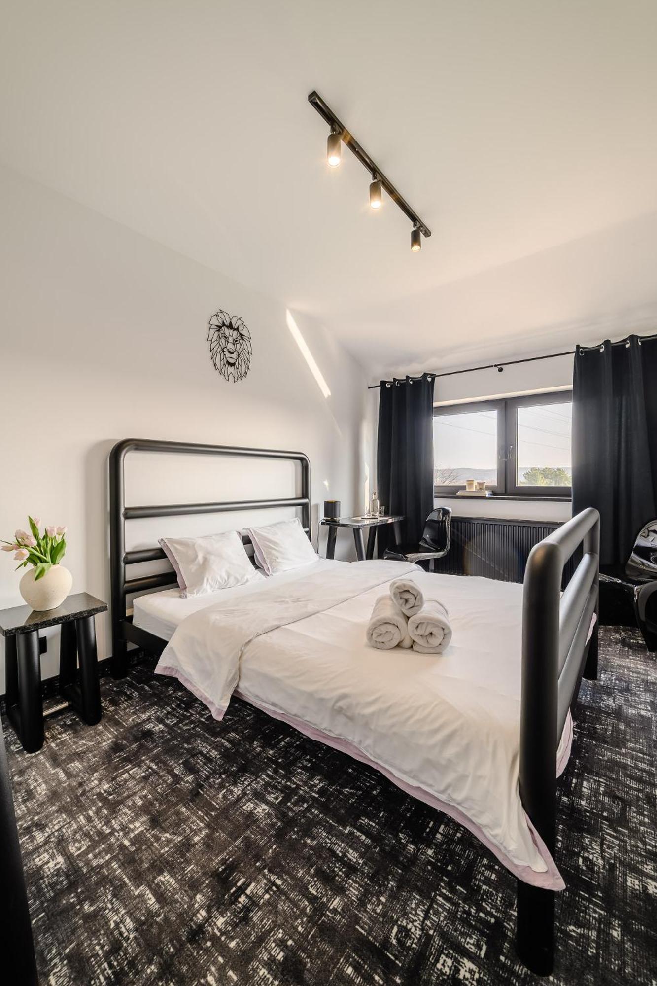 Golden Lion House Bed&Breakfast รูเมีย ภายนอก รูปภาพ