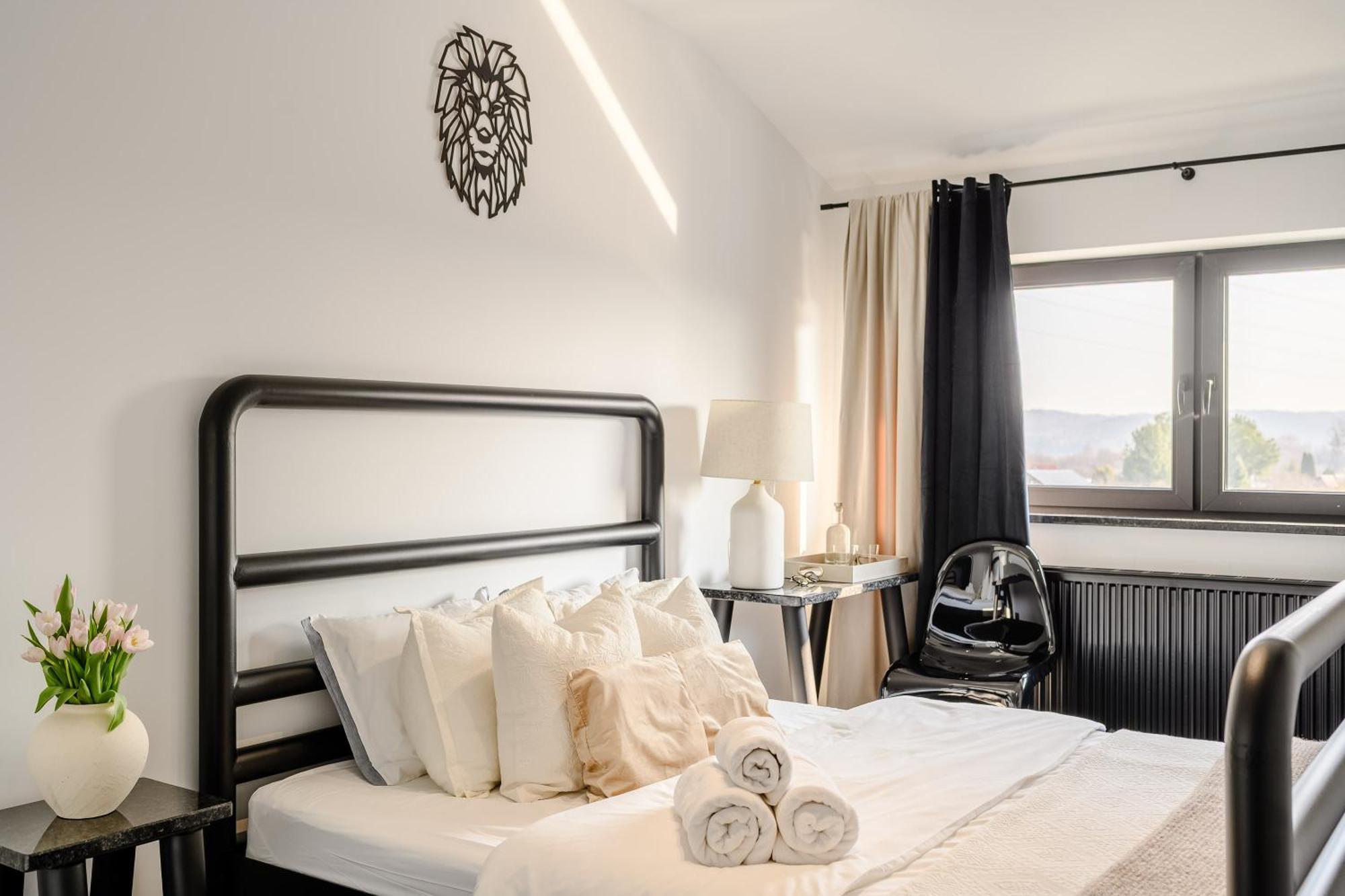 Golden Lion House Bed&Breakfast รูเมีย ภายนอก รูปภาพ