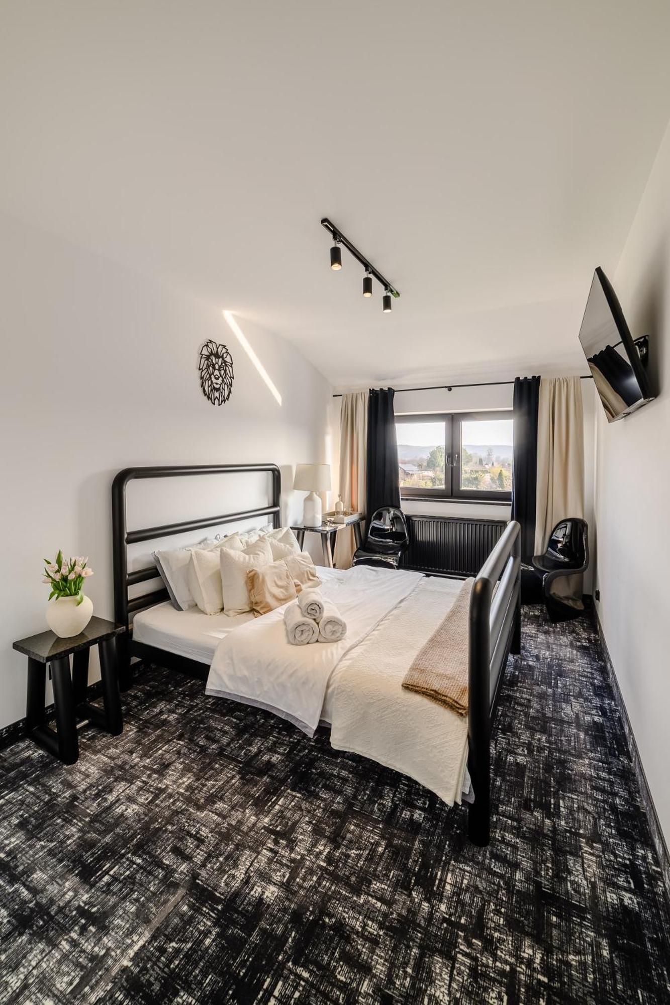 Golden Lion House Bed&Breakfast รูเมีย ภายนอก รูปภาพ