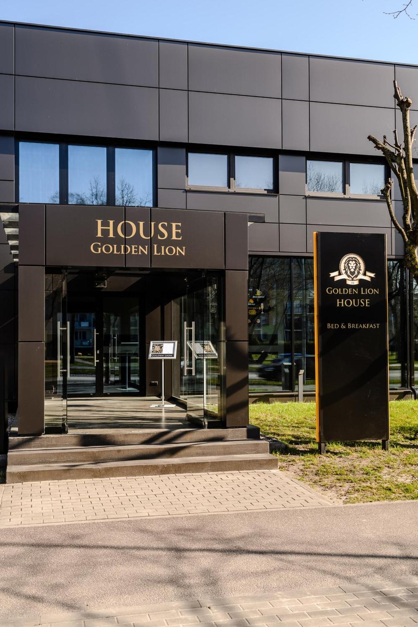 Golden Lion House Bed&Breakfast รูเมีย ภายนอก รูปภาพ