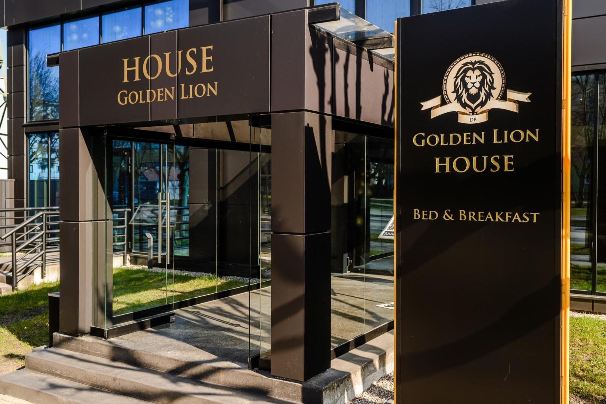 Golden Lion House Bed&Breakfast รูเมีย ภายนอก รูปภาพ