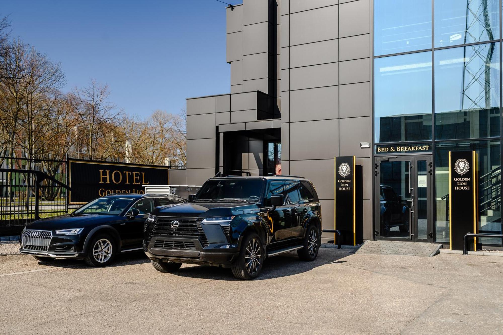 Golden Lion House Bed&Breakfast รูเมีย ภายนอก รูปภาพ
